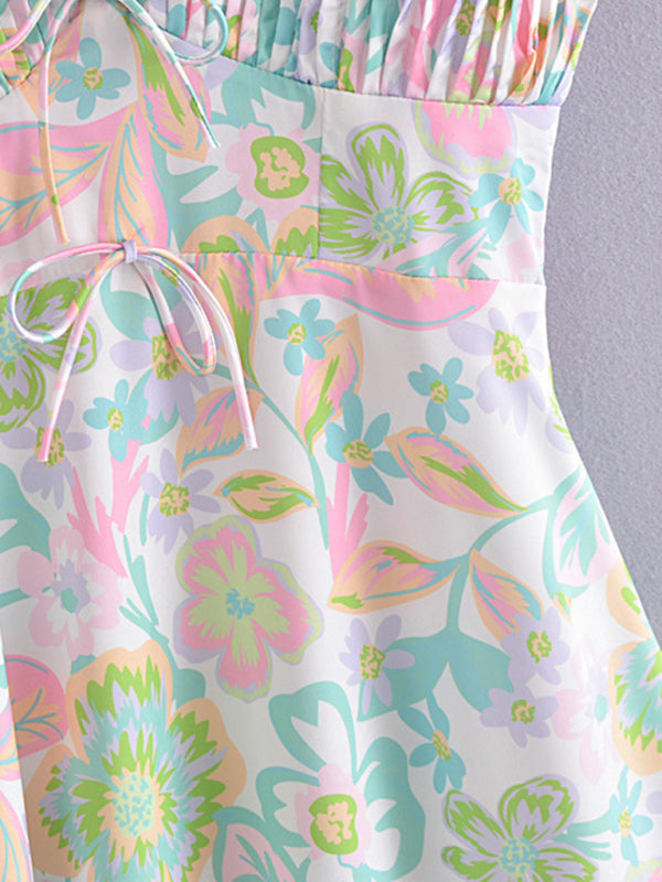 Romantisches Sommerkleid in A-Linie mit Blumenmuster – Camisole-Kleid mit Plissee