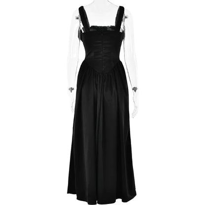 Elegantes schwarzes Kleid für romantische Abendessen und Hochzeiten im Freien