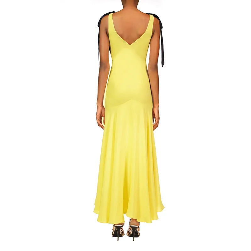 Gelbes bodenlanges Kleid für Sommerhochzeiten und Abendveranstaltungen