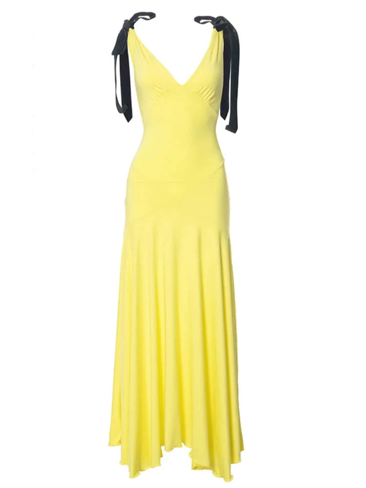 Gelbes bodenlanges Kleid für Sommerhochzeiten und Abendveranstaltungen