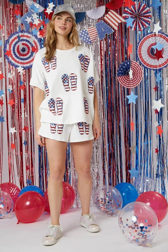 Patriotisches Outfit: Shorts und T-Shirt für den 4. Juli und Sommerspaß