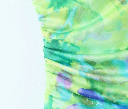 Party-Minikleid mit abstraktem grünem Print und Wasserfallausschnitt