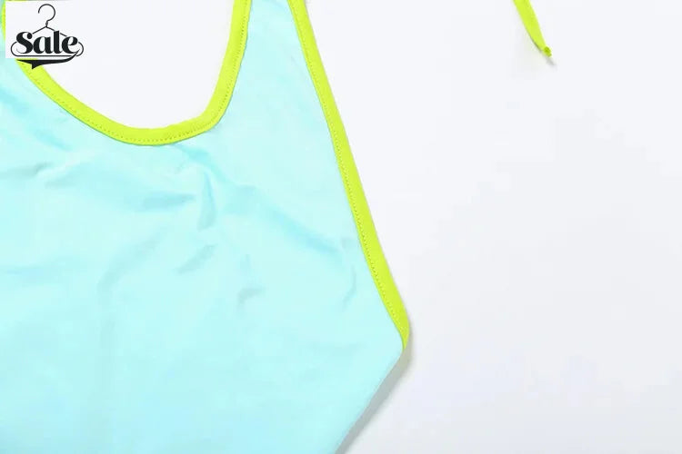 Neckholder- und Shorts-Set mit Neonkanten für die aktive Frau