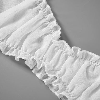 Mini-jupe et camisole froncées transparentes pour les plaisirs de l'été