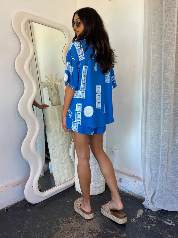 2-teiliges Urlaubsoutfit für Damen mit Shorts mit Sonnen-Print und Shirt im Relaxed Fit