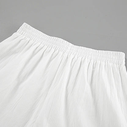 Weißes Neckholder-Top zum Binden und rückenfreies Oberteil mit gefütterten Shorts für Damen