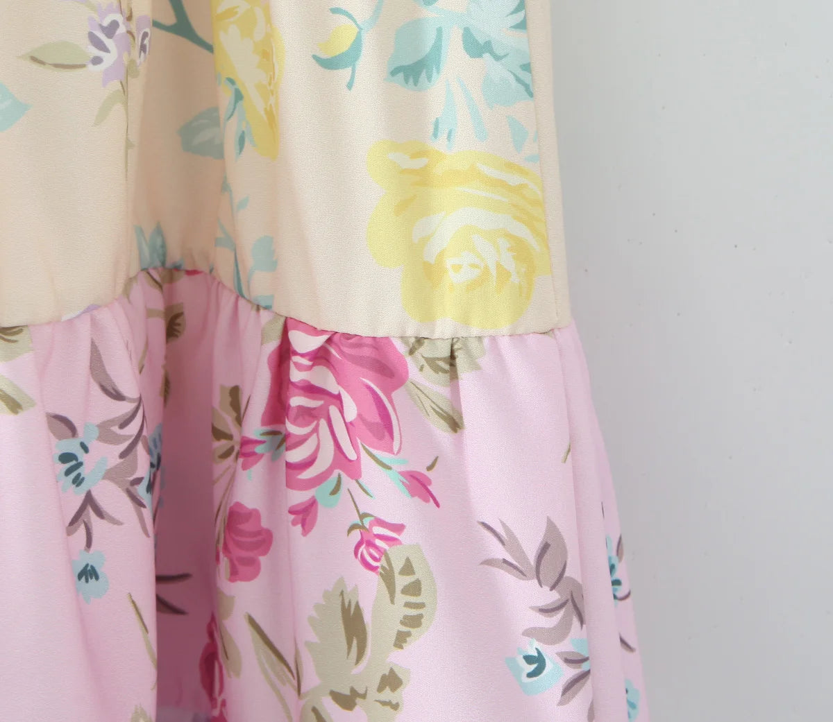 Robe à épaules nouées à imprimé floral pour l'été - Robe d'été caraco à plusieurs niveaux
