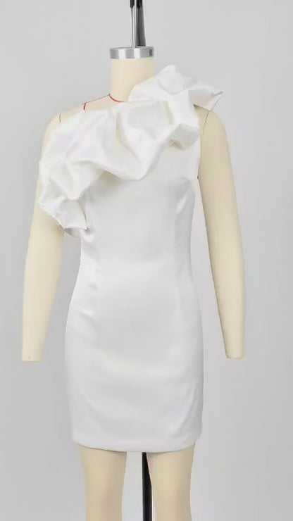 One-Shoulder-Kleid mit Satin-Volant für Cocktailveranstaltungen