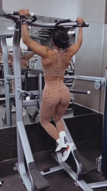 Ensemble de yoga et de gym : débardeur à imprimé léopard + leggings de levage pour les fesses