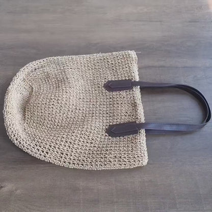 Natural Straw Zippered Tote for Casual & Beach Outings