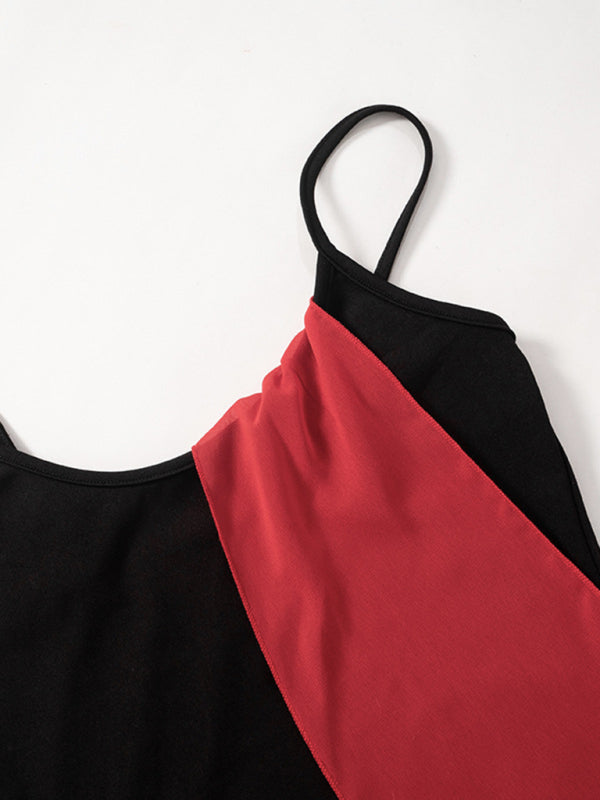 Zweiteiliges schwarzes, figurbetontes Minikleid und roter Schal