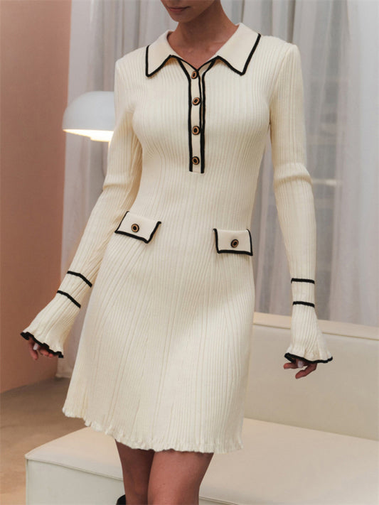 Flapper-Minikleid aus Strick mit langen Ärmeln und Kragen in Kontrastfarbe