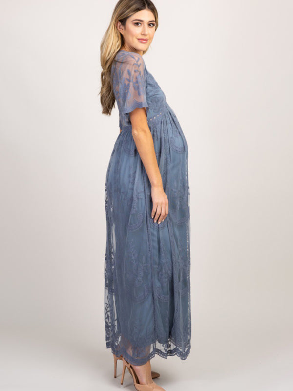 Robe longue de maternité en dentelle pour futures mamans élégantes