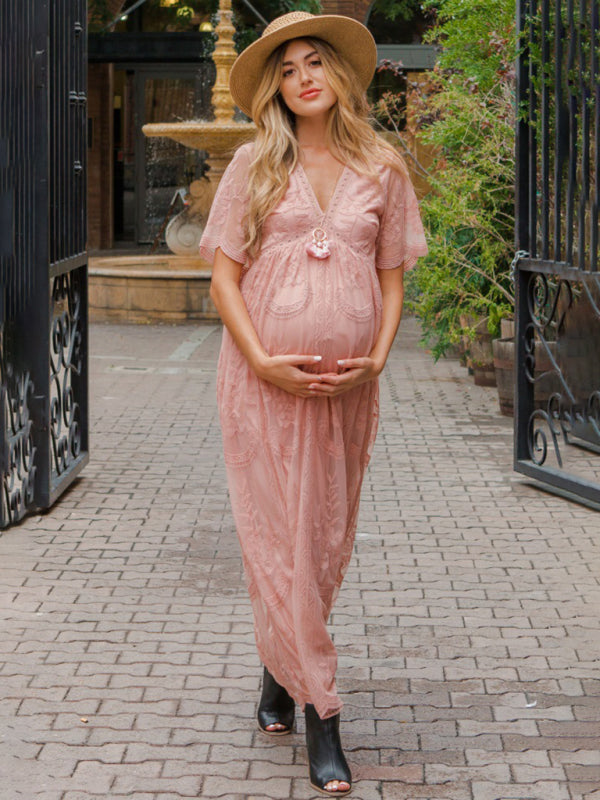 Robe longue de maternité en dentelle pour futures mamans élégantes