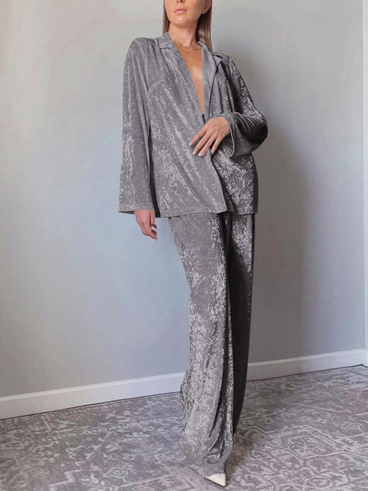 Zweiteiliges festliches Outfit aus glitzerndem Samt mit Blazerjacke und Hose mit elastischem Bund